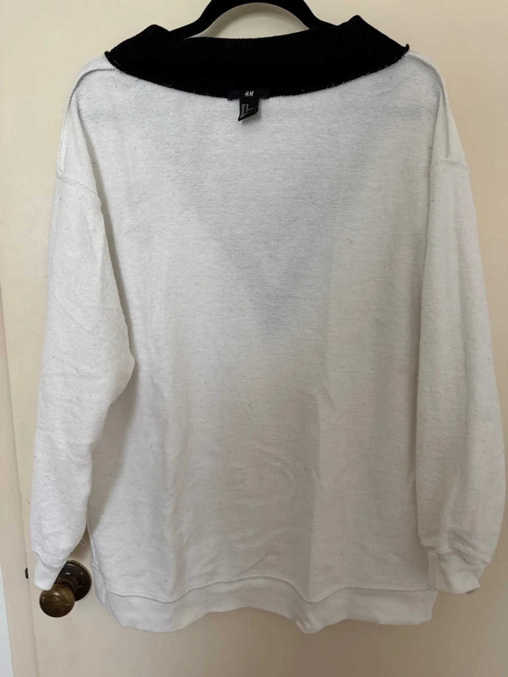 H&M black and White V-Neck sweater - Picture 6 of 7
